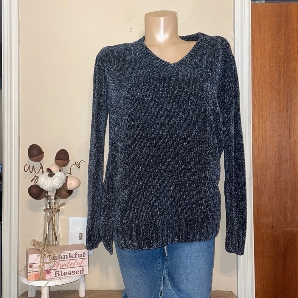 Orvis womens sweater Medium 8 10 chenille vneck basic long sleeve soft blue grey